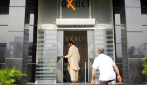 Px19-073 RAWALPINDI: May19 - FIA workers seen during a raid on office of a private company at G. T. Road. ONLINE PHOTO by Raees Khan